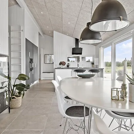 Dom wakacyjny Frithbjorn - 900m From The Sea By Interhome
